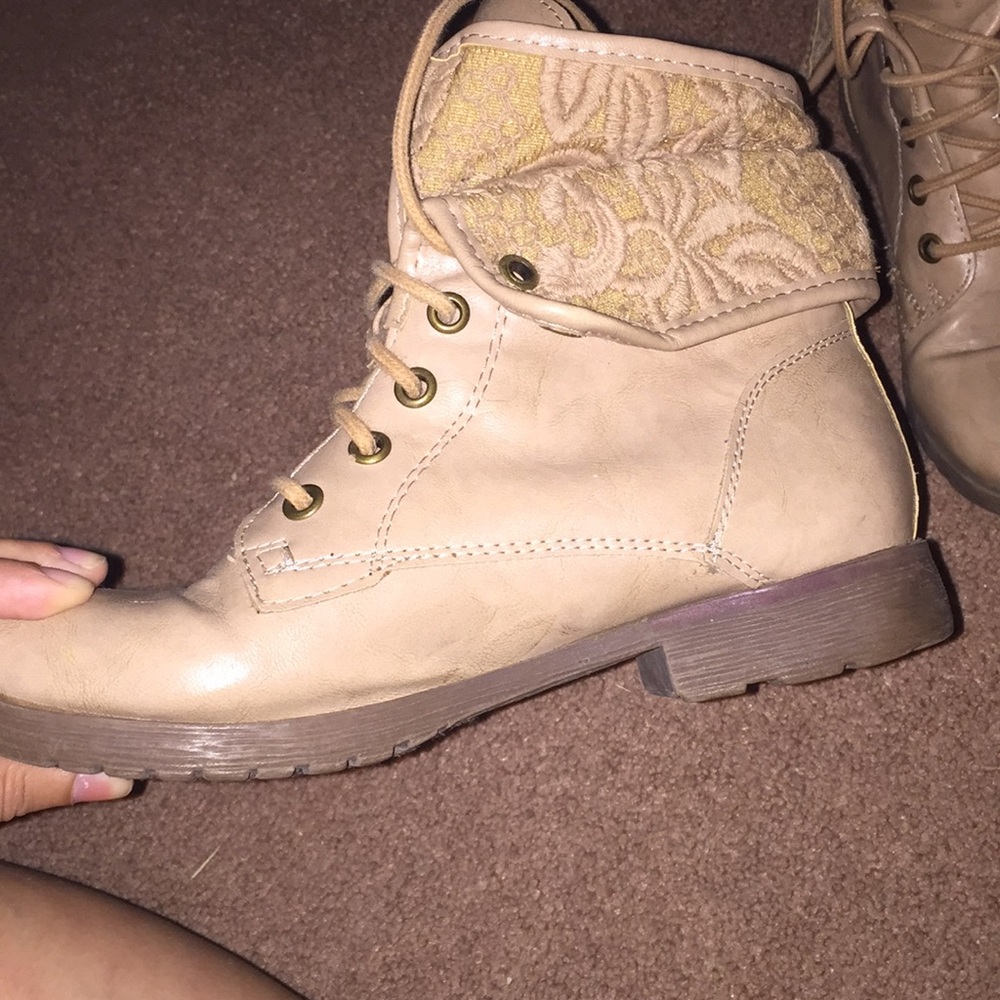 Boots - Picture 3 of 3
